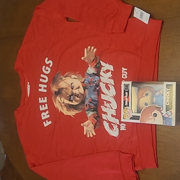 Chucky Sweatshirt & Funko Pop - Picture 1 of 5